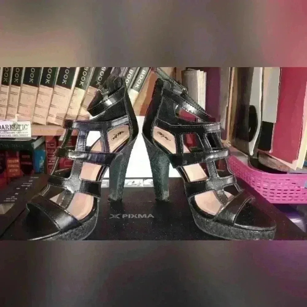 Mossimo black heels